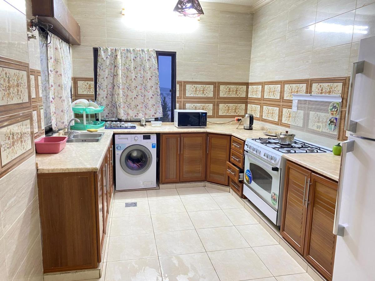 Jerash Gate Apartment จีราช ภายนอก รูปภาพ