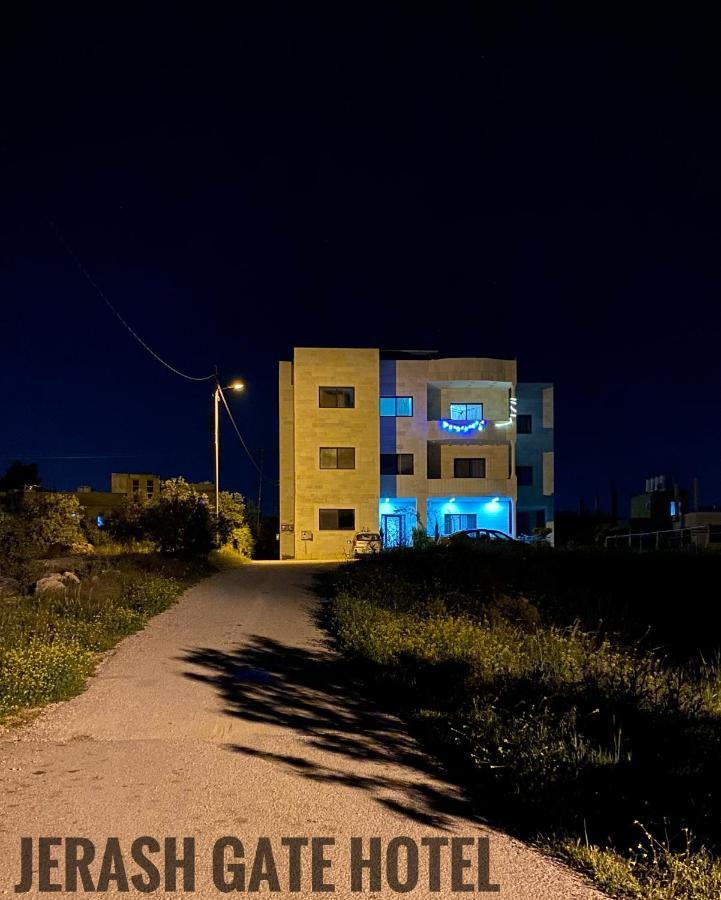 Jerash Gate Apartment จีราช ภายนอก รูปภาพ
