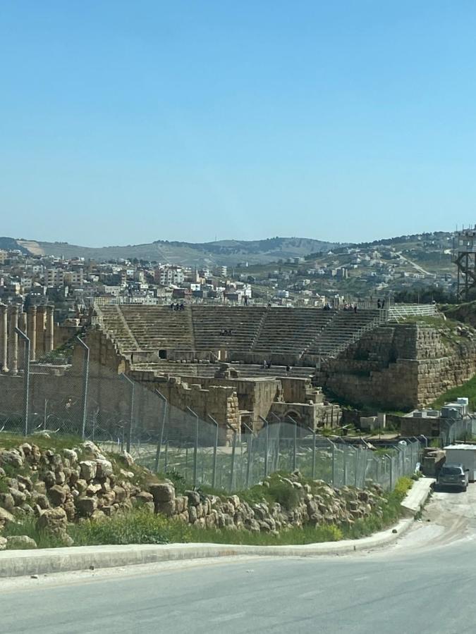 Jerash Gate Apartment จีราช ภายนอก รูปภาพ